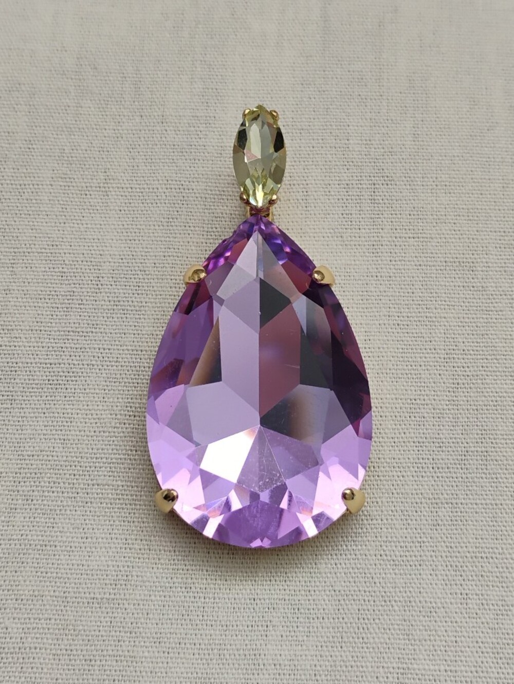 Roxanne Assoulin The Large Pear Crystal Charme
